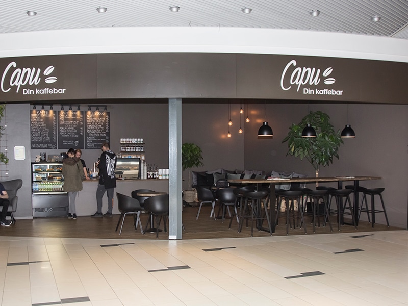Capu_facadex capu din kaffebar facade